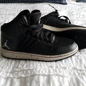 Boys Nike Jordan's size 6